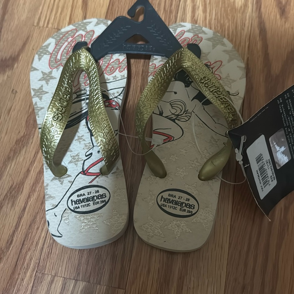 Children’s Havaianas new with tags size 11/12C Gold Wonder Woman